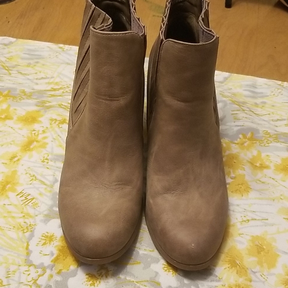 Madden Girl Sz 8 Booties Ankle Boots VGUC - Picture 3 of 6